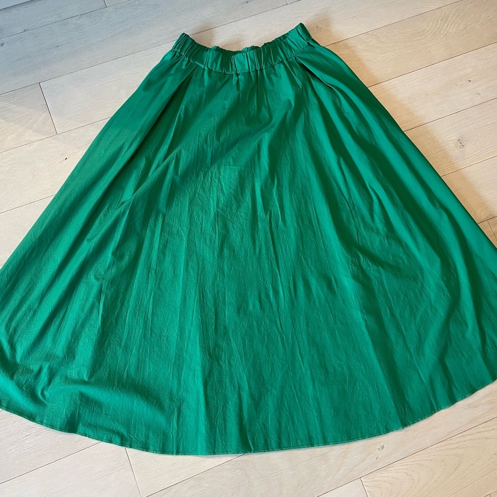 NWOT • One of a kind Green Skirt w pockets from Italy 🇮🇹